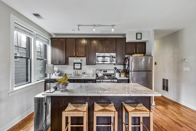 Photo - 2229 W Wilson Ave Unidad 1