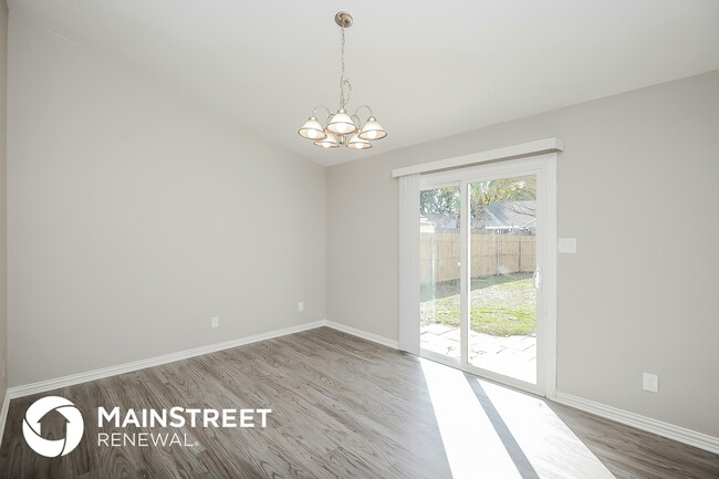 Photo - 2817 Carnaby Ln