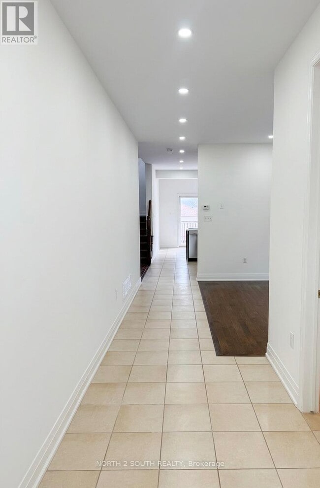 Photo - 2271 Whitewood Cres