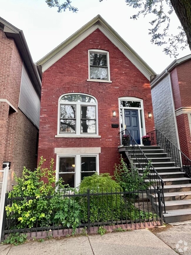 Building Photo - 2119 W Moffat St Rental