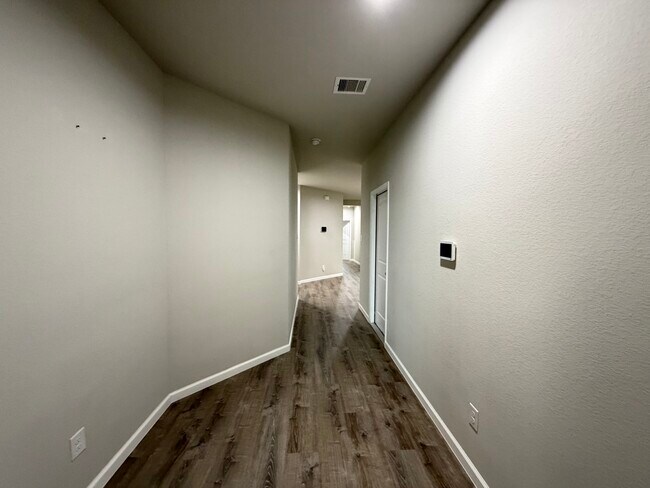 Photo - 6118 Yesenia St