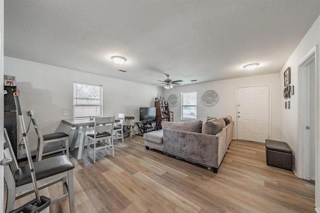 Photo - 3809 Spence St