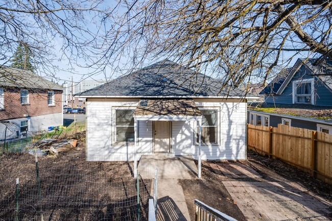 Photo - Charming Cottage Retreat - Near WSU & SEL