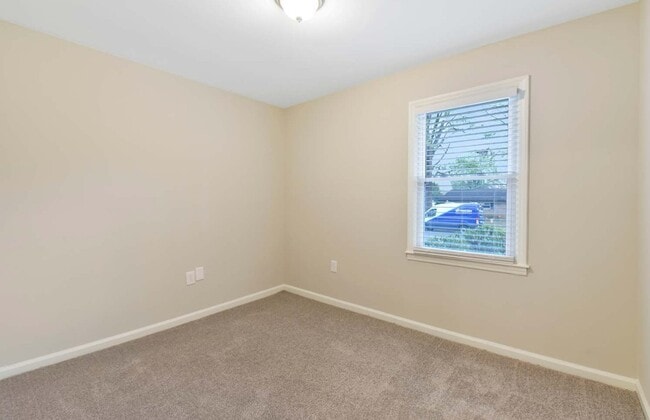 Photo - 823 Dedmon Dr