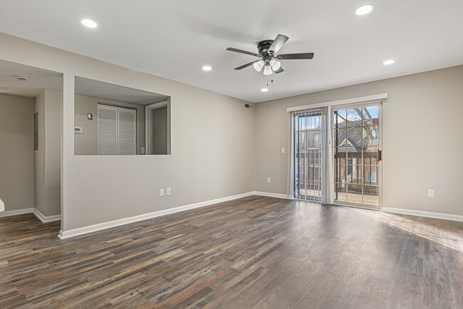 Photo - 102 N Caroline Pl