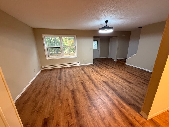 Photo - 612 4th St N