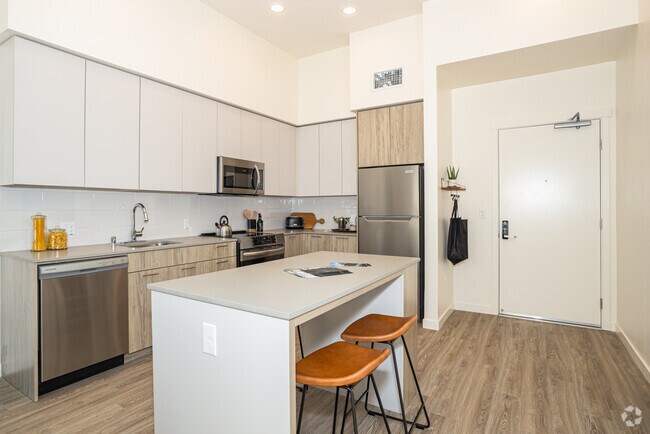 1BR, 1BA - 692SF