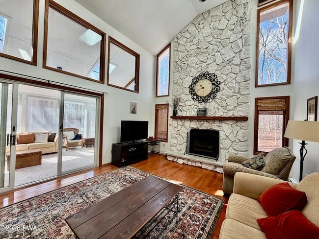 Photo - 811 Paddock Ct