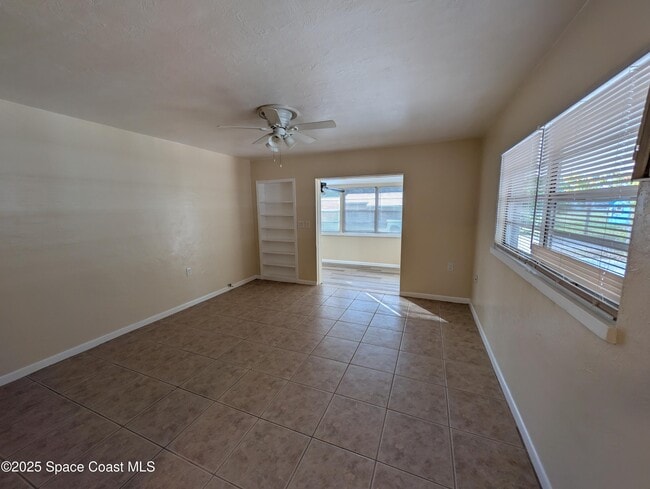 Photo - 305 W Virginia Dr