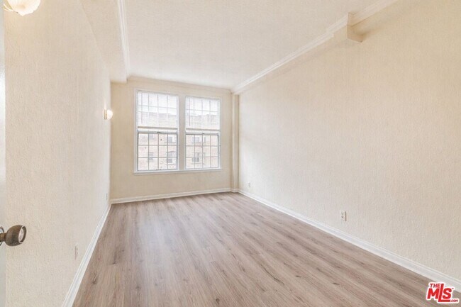 Photo - 5640 Franklin Ave Unidad 300