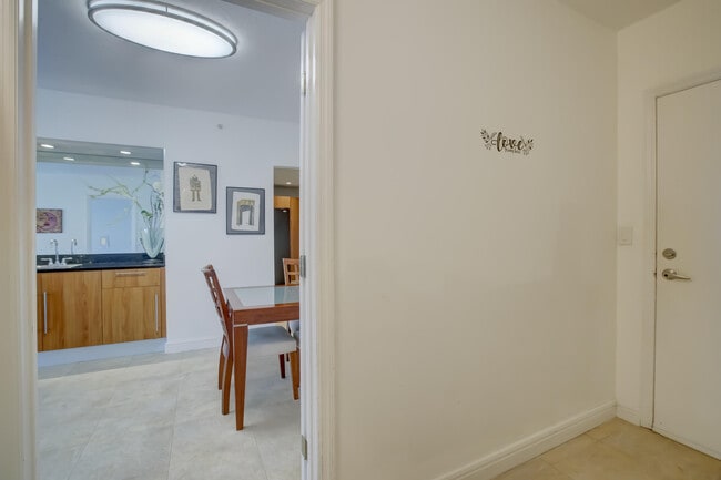 Photo - 3000 S Ocean Dr Unidad 1100