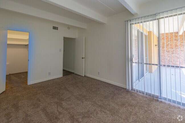 1 BR, 1 BA 753SF