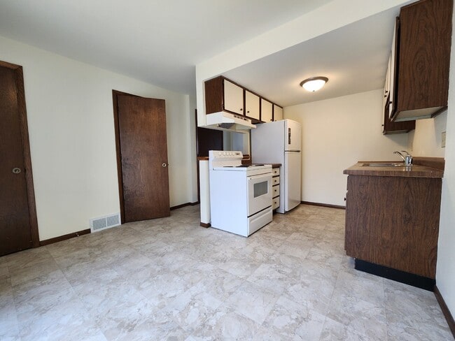 2 Bedroom Townhouse
1205 Depere St Menasha