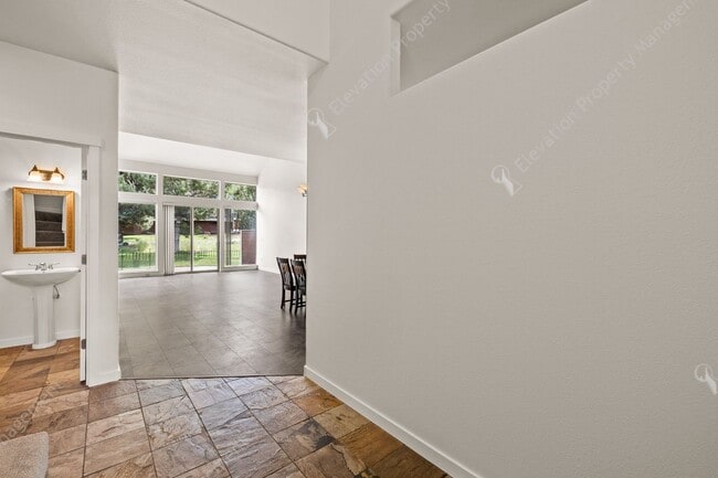 Photo - Eagle Crest Townhome Steps to Lakeside Cen...