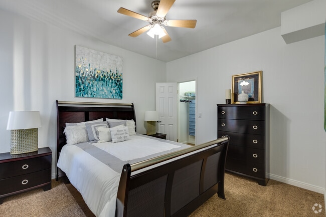 2 BR, 2 BA - 1,032 SF