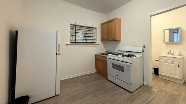 Photo - 4727 Penn St Unit 1R