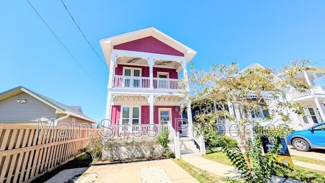 Photo - 121 N C St