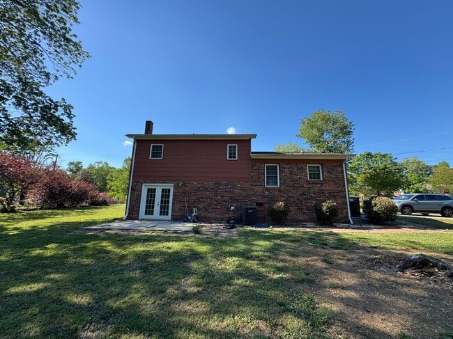 Photo - 1020 Village Cir