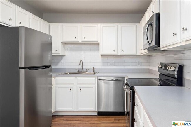 Photo - 1206-1208 Hillyer St