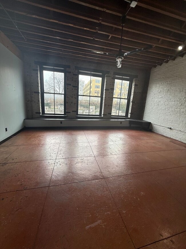 Building Photo - 331 E Water St
