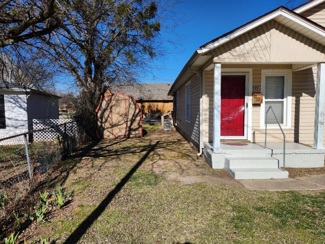 Photo - 607 3rd Ave NW