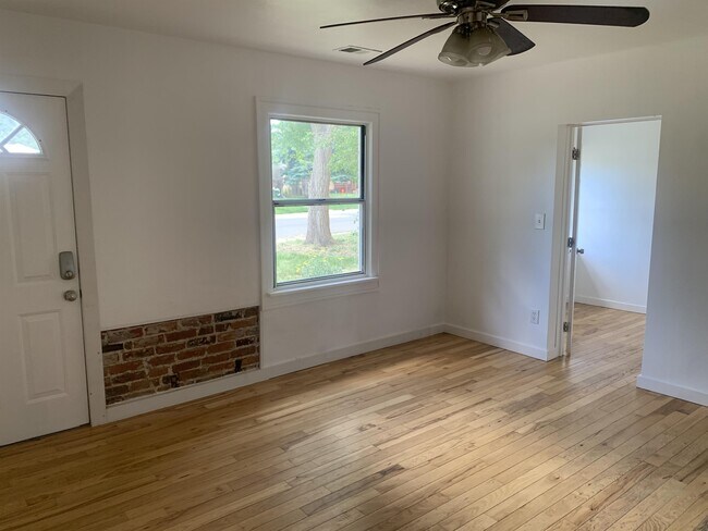 Photo - 1661 Valentia St