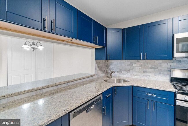 Photo - 408 Stockton Ct