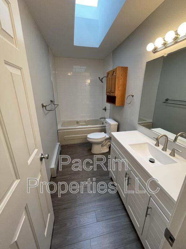 Photo - 1960 Commodore Dr