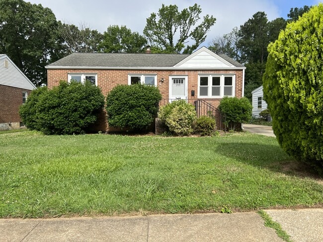 Building Photo - 205 Dumont Rd