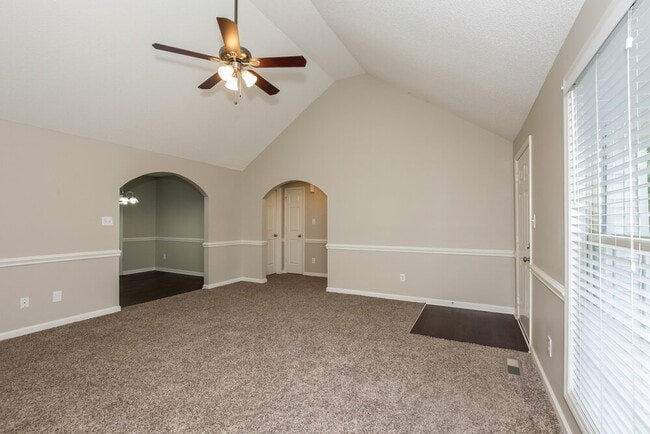 Photo - 544 Basswood Way