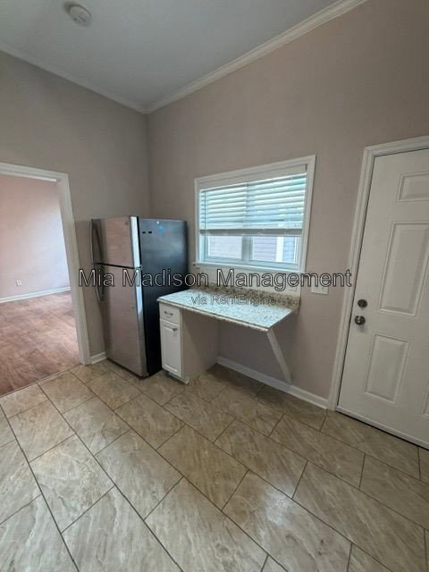 Photo - 305 W 39th St