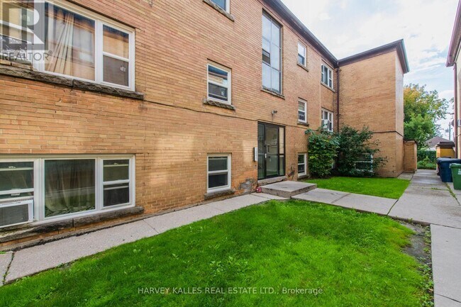 Photo - 2905 St Clair Ave E Unité 12