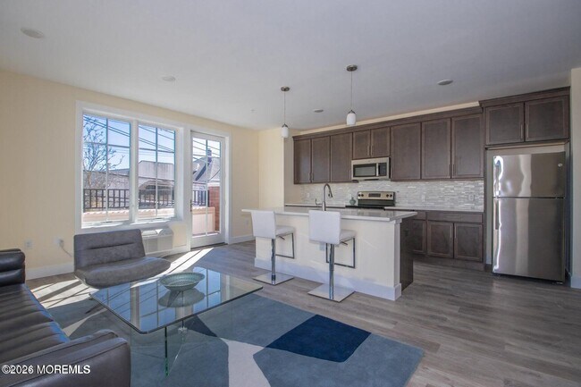 Photo - 126 Main St Unidad 211