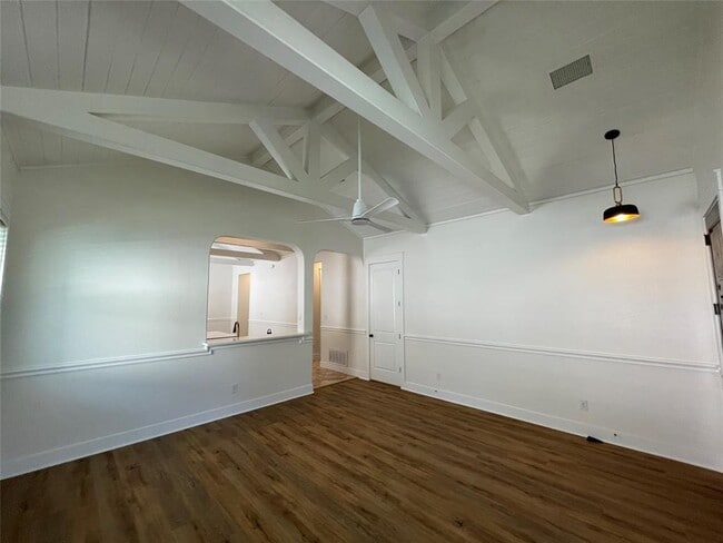 Photo - 706 W Lockhart St