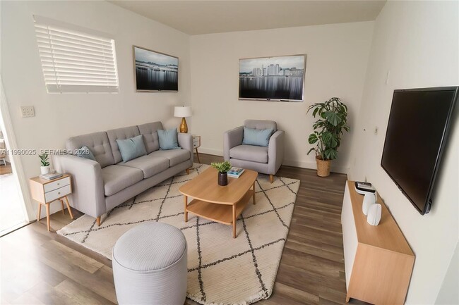 Building Photo - 951 SW 7th St Unit 2