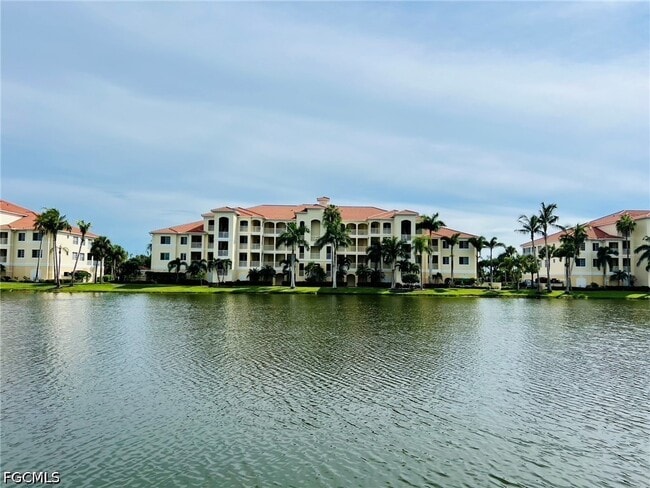 Building Photo - 20061 Sanibel View Cir Unit 204
