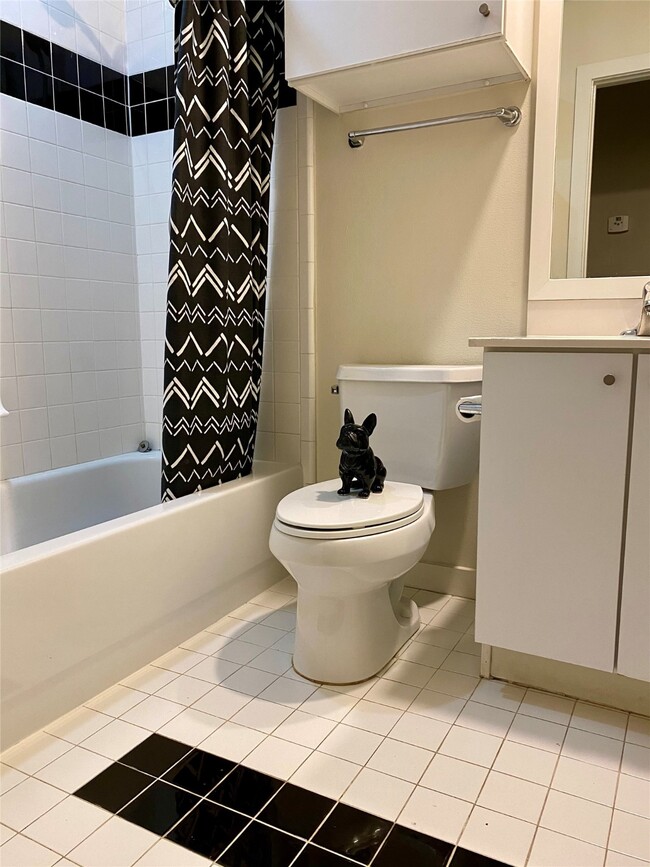 Photo - 823 Robin St