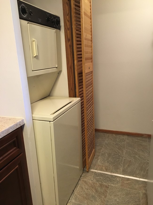 Photo - 1657 S Carriage Ln Unidad a