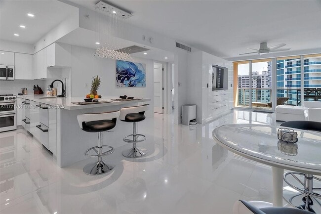 Building Photo - 2501 S Ocean Dr Unit 1515