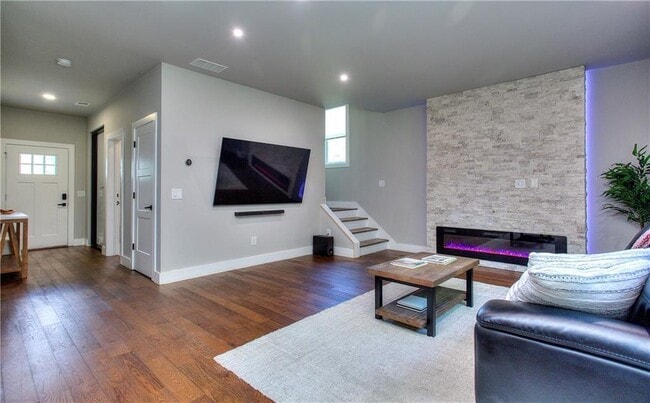 Photo - 419 McInnes Cir