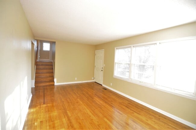 Photo - 2221 Euclid Rd NW