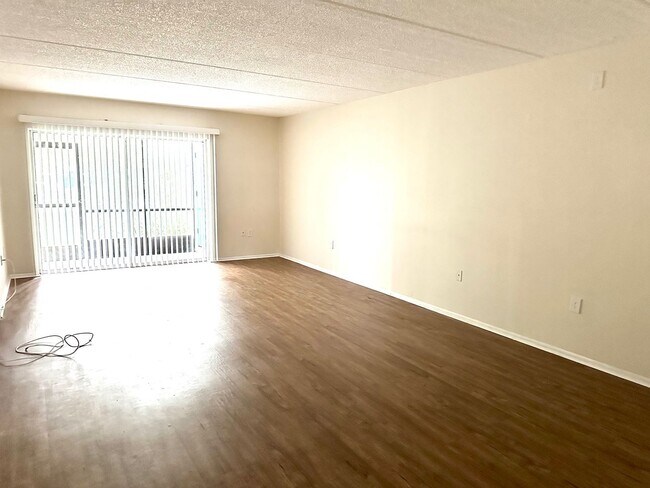 Photo - 2 Bed/2 Bath Ground Floor Unit in EastLake...