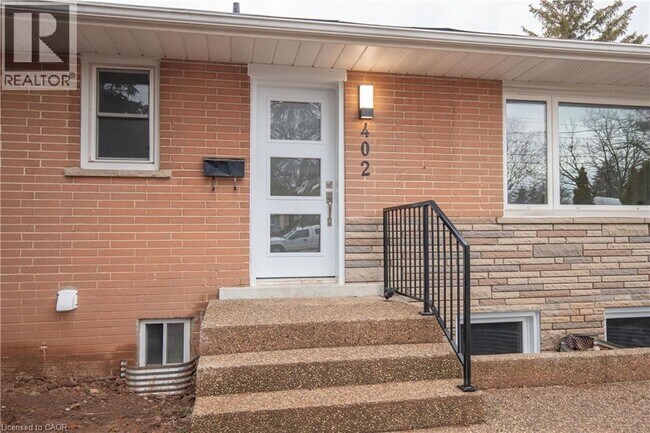 Photo - 402 THIRD Line