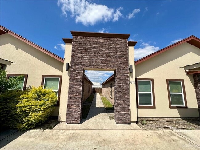 Building Photo - 11 Valeria St Unit 1