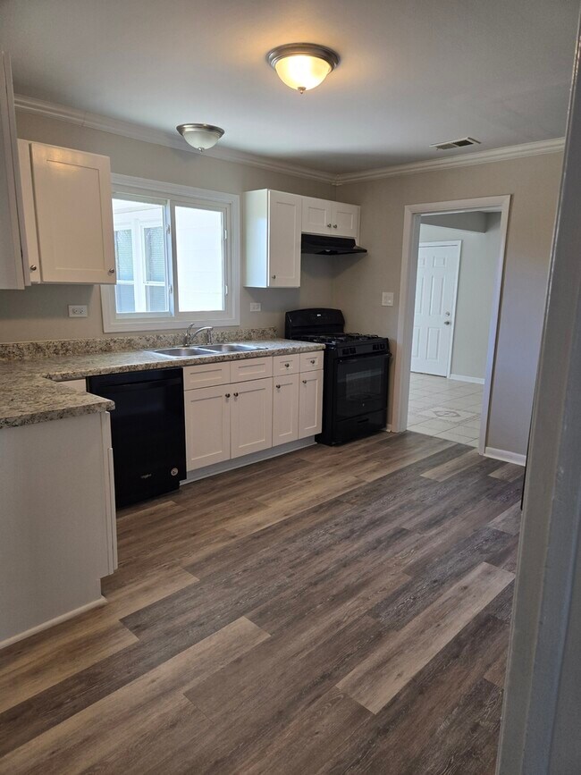 Photo - 63 W Manchester Dr