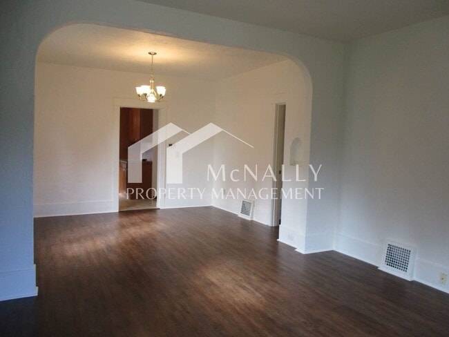 Photo - Charming 3-Bedroom Craftsman in Central Tacoma with Spacious Studio/Office