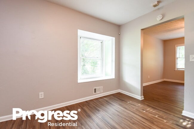 Photo - 900 Orris Ln
