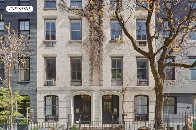 Building Photo - 207 W 22nd St Rental