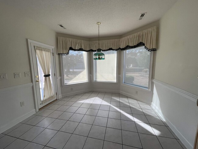 Photo - 530 Winterberry Ln