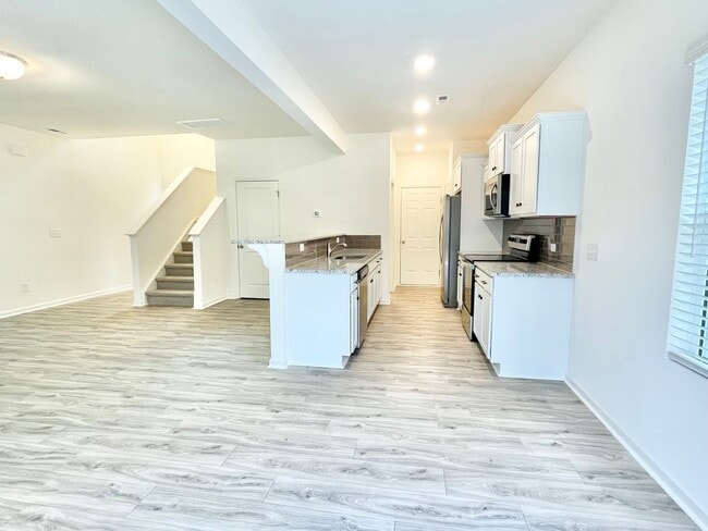 Photo - Beautiful & Spacious 3Bed Paired Home minutes from I-85